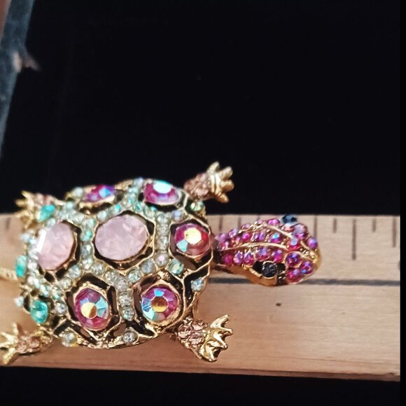 BLINGY  TURTLE BROOCH - Picture 4 of 4